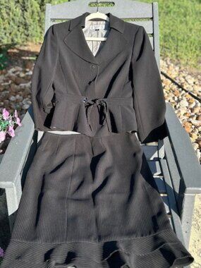 Tahari Dark Gray Pinstripe Skirt Suit Size 6 New Without Tags